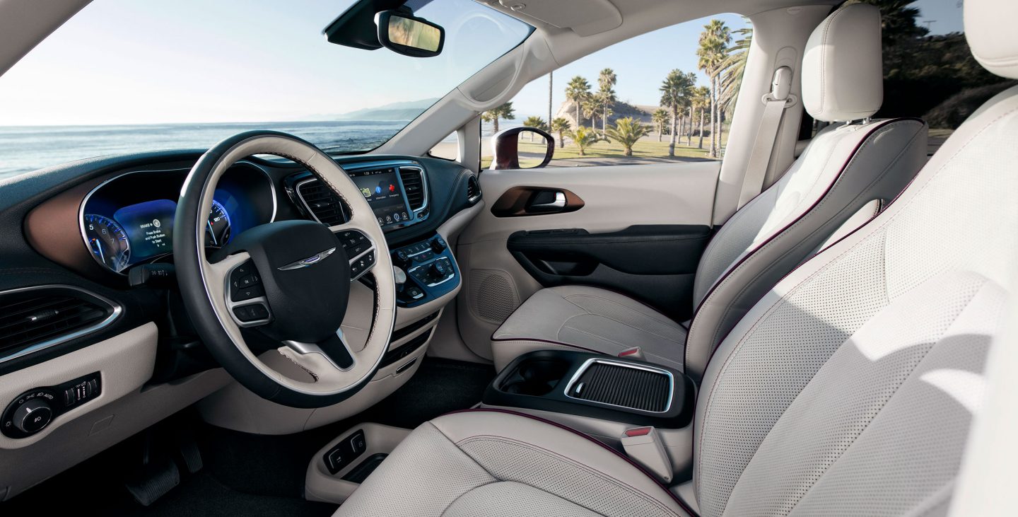 2018 Chrysler Pacifica Front Interior Dashboard and Seating